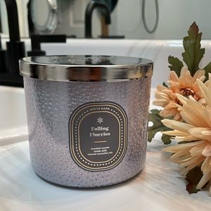 Falling Flurries B&BW / White Barn candle